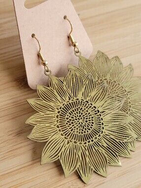 Boho Gold Filigree Sunflower Dangle Earrings Lightweight Statement Jewelry 2.5"